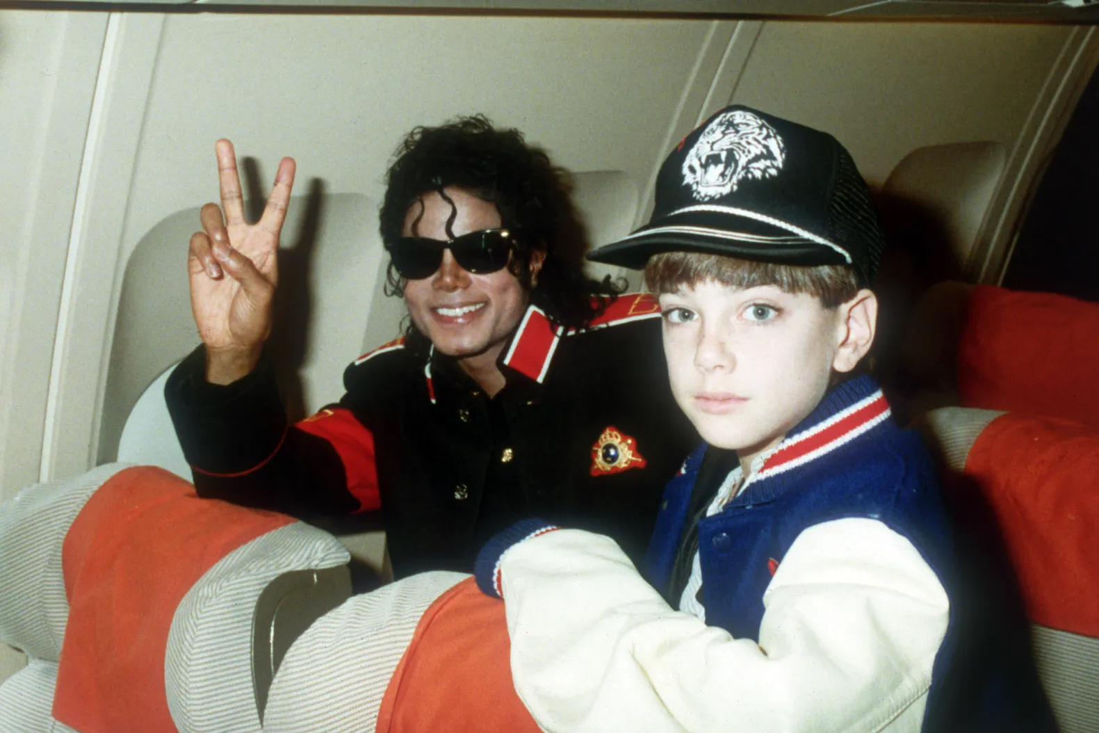Acusan a Michael Jackson de abusos sexuales y a su entorno, de saberlo; ahora quieren justicia (y parte de su herencia)
